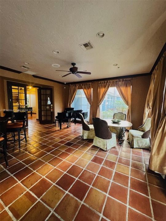 Недавно арендовано: $2,350 (2 спален, 2 ванн, 1035 Квадратных фут)