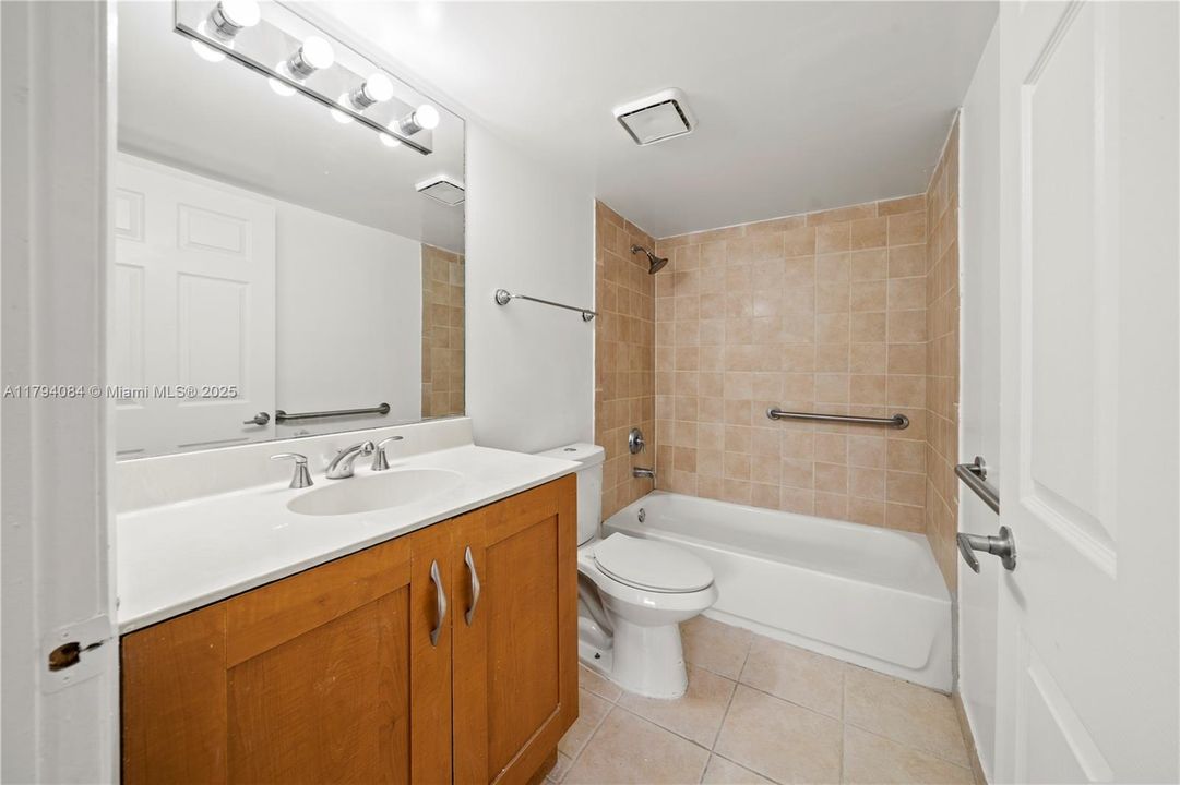 Недавно арендовано: $2,350 (2 спален, 2 ванн, 1035 Квадратных фут)