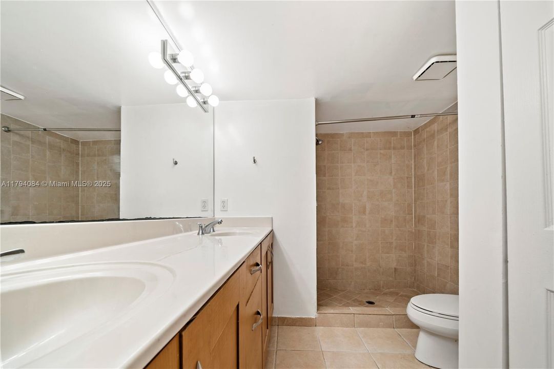 Недавно арендовано: $2,350 (2 спален, 2 ванн, 1035 Квадратных фут)