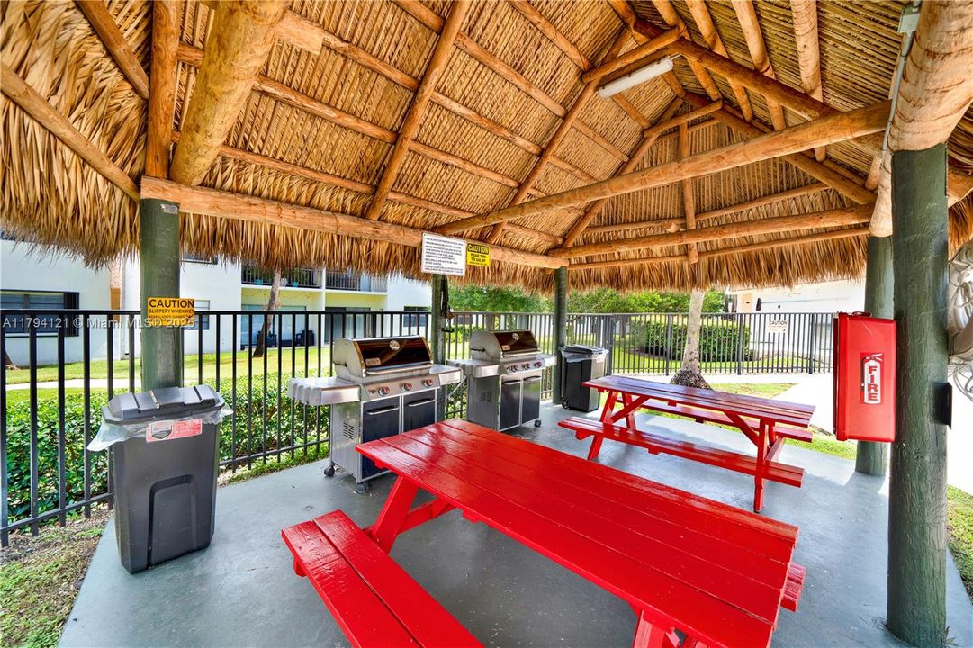 На продажу: $249,000 (1 спален, 1 ванн, 672 Квадратных фут)