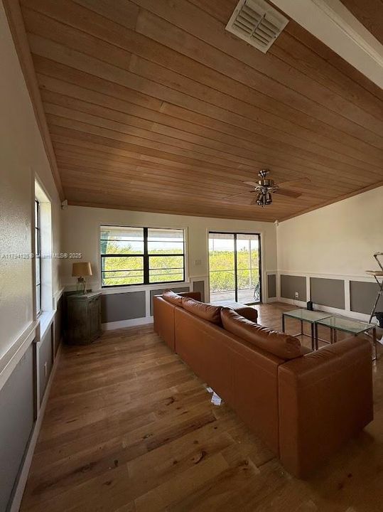 Recently Rented: $2,500 (2 beds, 2 baths, 1056 Square Feet)