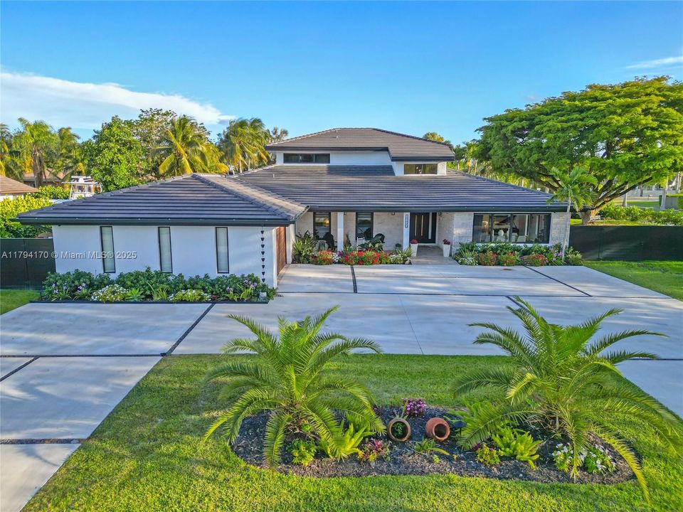 最近售出: $1,995,000 (5 贝兹, 3 浴室, 0 平方英尺)