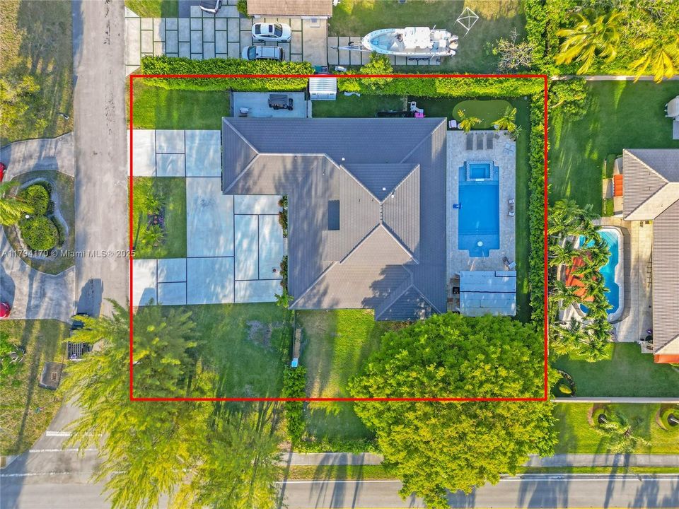 最近售出: $1,995,000 (5 贝兹, 3 浴室, 0 平方英尺)