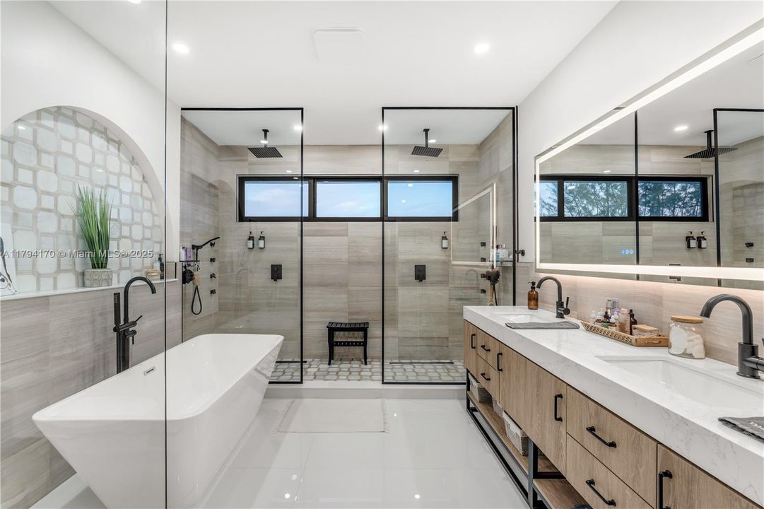 最近售出: $1,995,000 (5 贝兹, 3 浴室, 0 平方英尺)