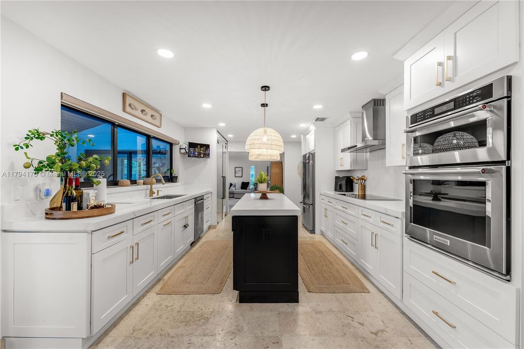 最近售出: $1,995,000 (5 贝兹, 3 浴室, 0 平方英尺)