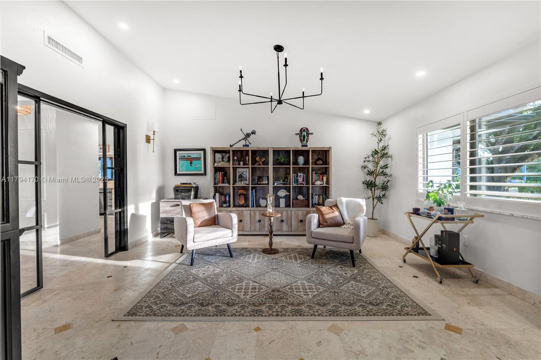 最近售出: $1,995,000 (5 贝兹, 3 浴室, 0 平方英尺)