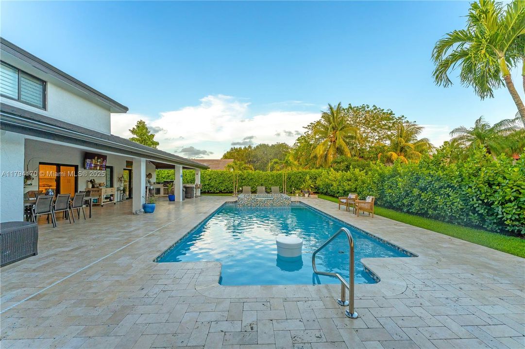 最近售出: $1,995,000 (5 贝兹, 3 浴室, 0 平方英尺)