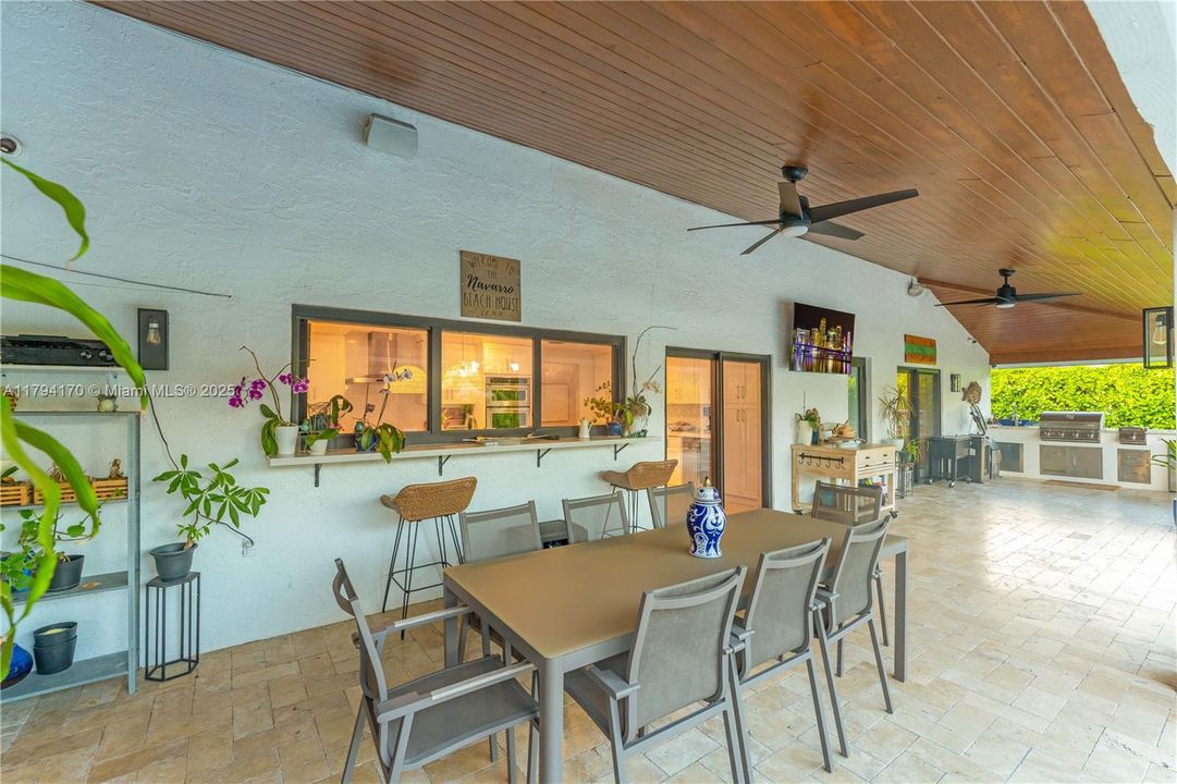 最近售出: $1,995,000 (5 贝兹, 3 浴室, 0 平方英尺)