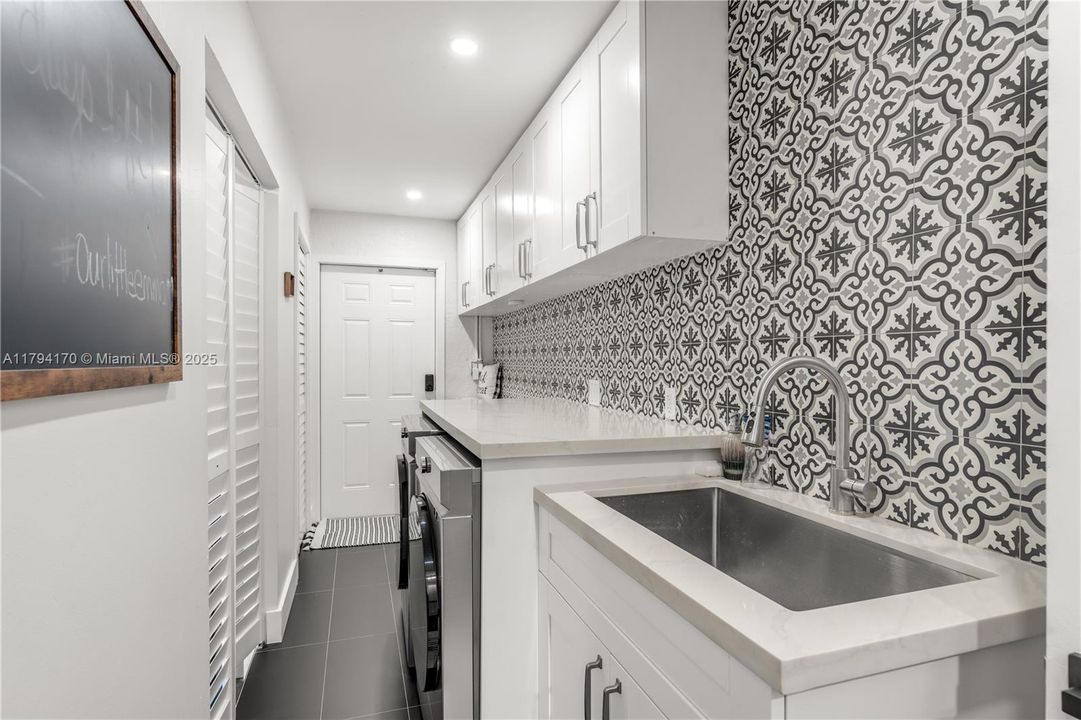 最近售出: $1,995,000 (5 贝兹, 3 浴室, 0 平方英尺)