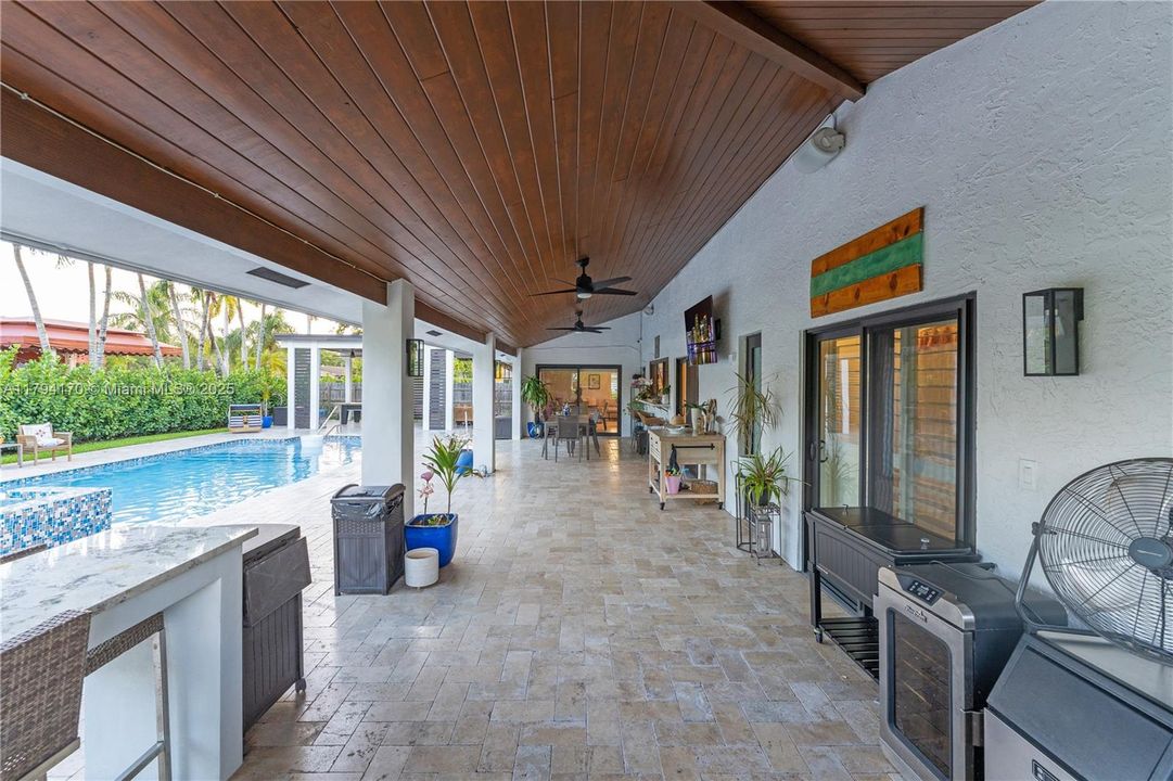 最近售出: $1,995,000 (5 贝兹, 3 浴室, 0 平方英尺)