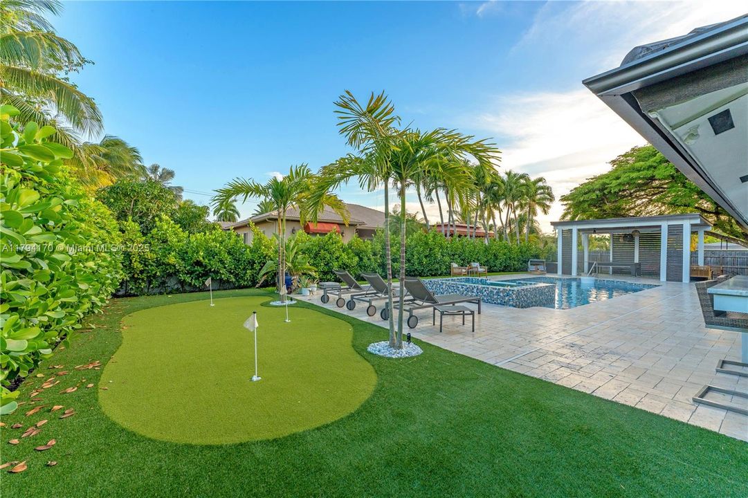 最近售出: $1,995,000 (5 贝兹, 3 浴室, 0 平方英尺)