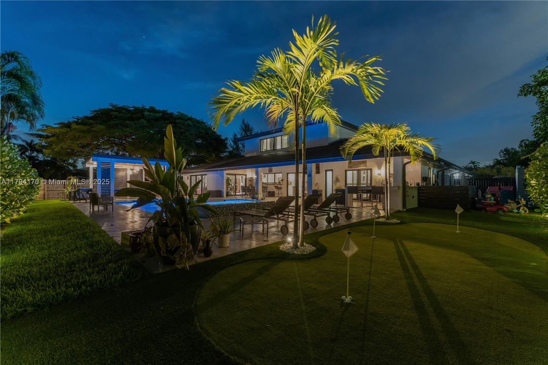 最近售出: $1,995,000 (5 贝兹, 3 浴室, 0 平方英尺)