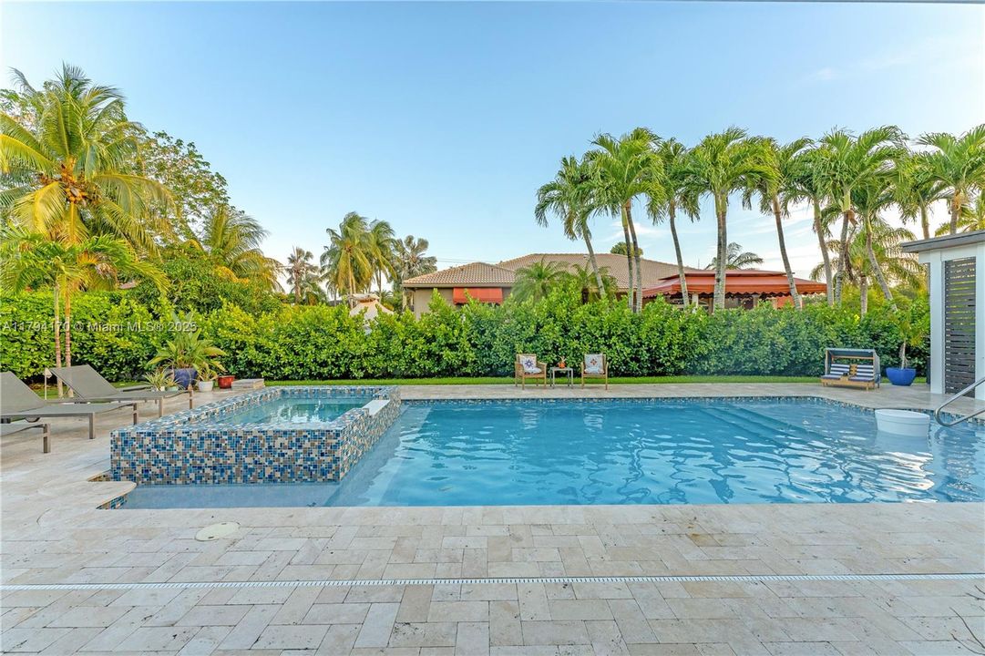 最近售出: $1,995,000 (5 贝兹, 3 浴室, 0 平方英尺)