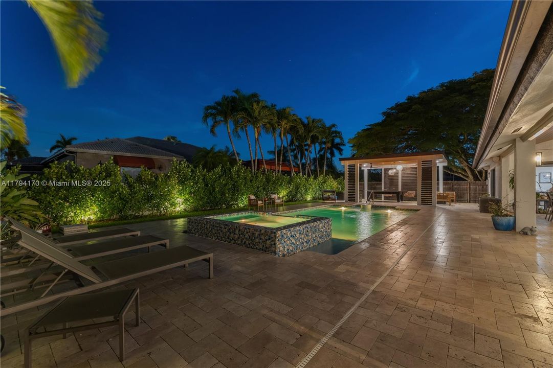 最近售出: $1,995,000 (5 贝兹, 3 浴室, 0 平方英尺)