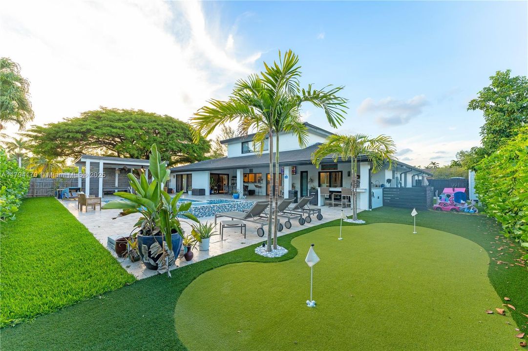 最近售出: $1,995,000 (5 贝兹, 3 浴室, 0 平方英尺)