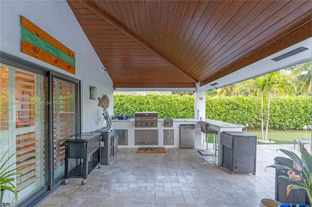 最近售出: $1,995,000 (5 贝兹, 3 浴室, 0 平方英尺)