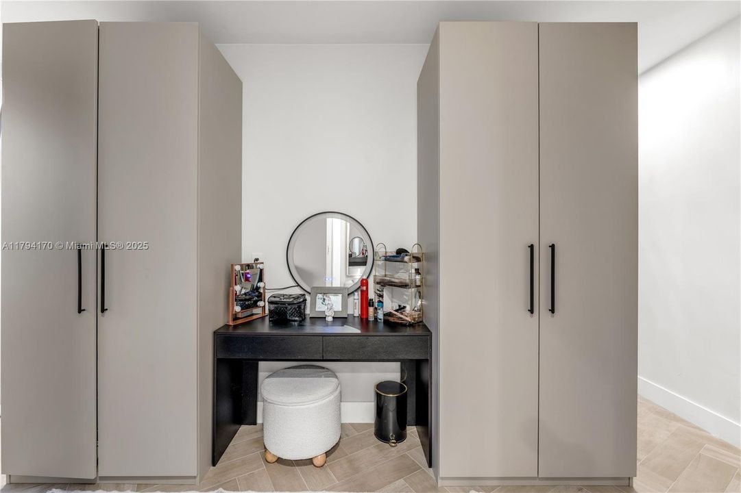 最近售出: $1,995,000 (5 贝兹, 3 浴室, 0 平方英尺)