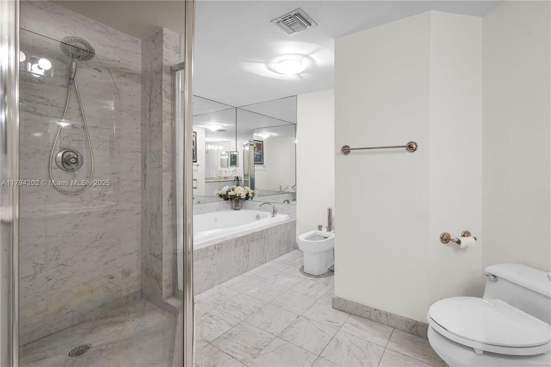 For Sale: $1,050,000 (2 beds, 2 baths, 1170 Square Feet)