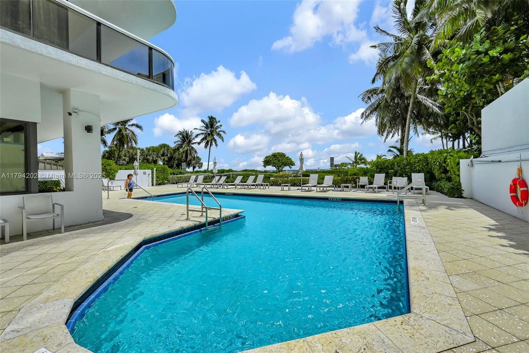 For Sale: $1,050,000 (2 beds, 2 baths, 1170 Square Feet)