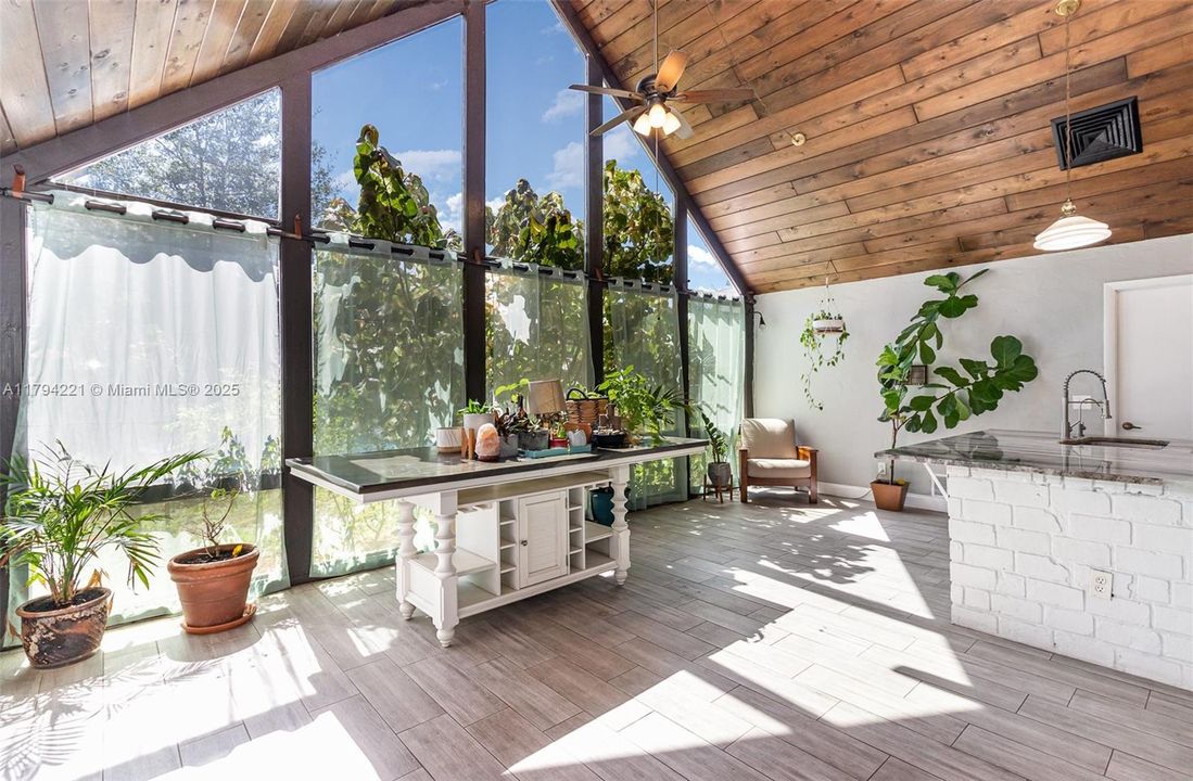 Vendido Recientemente: $528,500 (3 camas, 2 baños, 2163 Pies cuadrados)