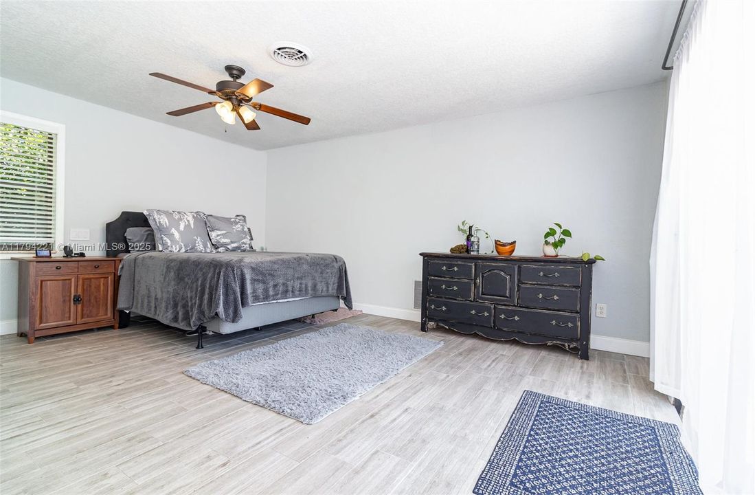 Vendido Recientemente: $528,500 (3 camas, 2 baños, 2163 Pies cuadrados)