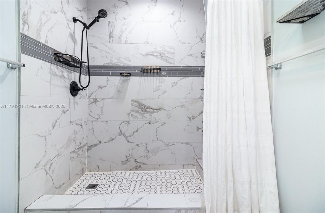 Vendido Recientemente: $528,500 (3 camas, 2 baños, 2163 Pies cuadrados)