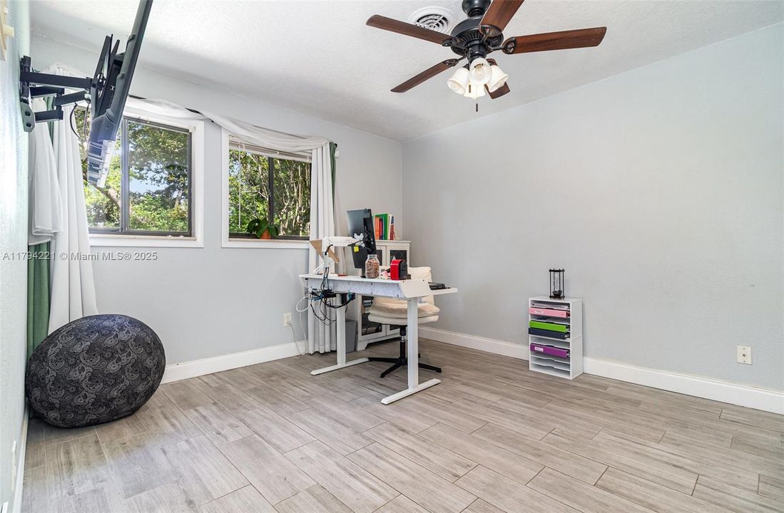 Vendido Recientemente: $528,500 (3 camas, 2 baños, 2163 Pies cuadrados)