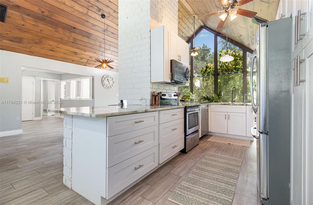 Vendido Recientemente: $528,500 (3 camas, 2 baños, 2163 Pies cuadrados)