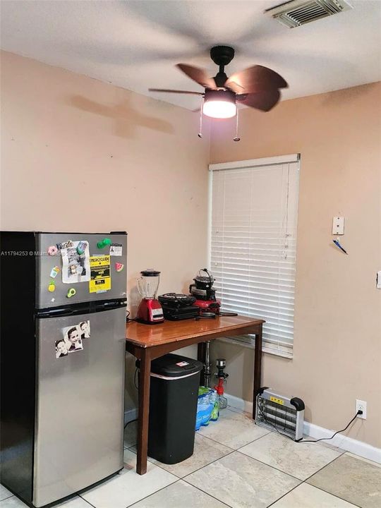 На продажу: $365,000 (3 спален, 2 ванн, 1571 Квадратных фут)