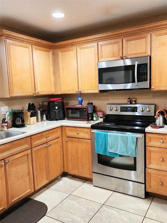 На продажу: $365,000 (3 спален, 2 ванн, 1571 Квадратных фут)