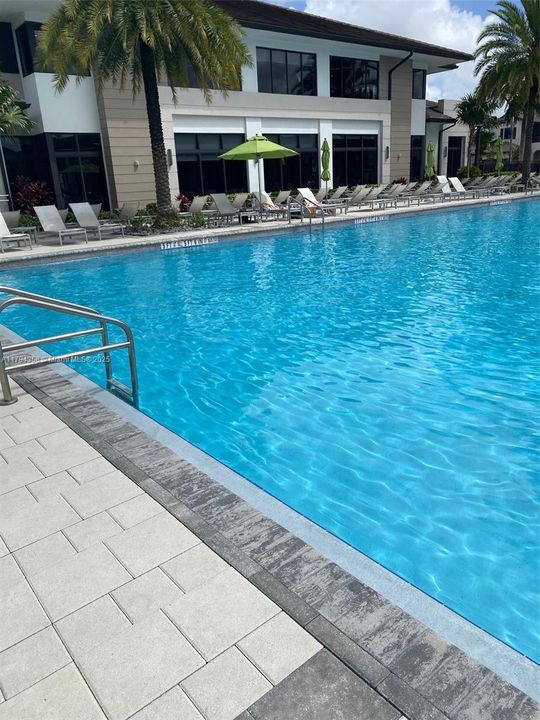 En Venta: $549,995 (3 camas, 2 baños, 1124 Pies cuadrados)