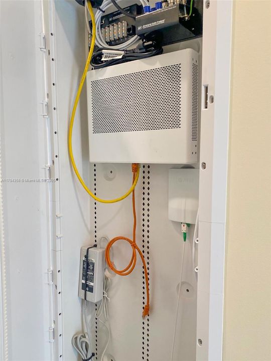 En Venta: $549,995 (3 camas, 2 baños, 1124 Pies cuadrados)