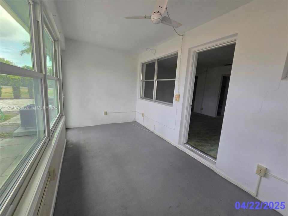 Vendido Recientemente: $105,000 (1 camas, 1 baños, 966 Pies cuadrados)