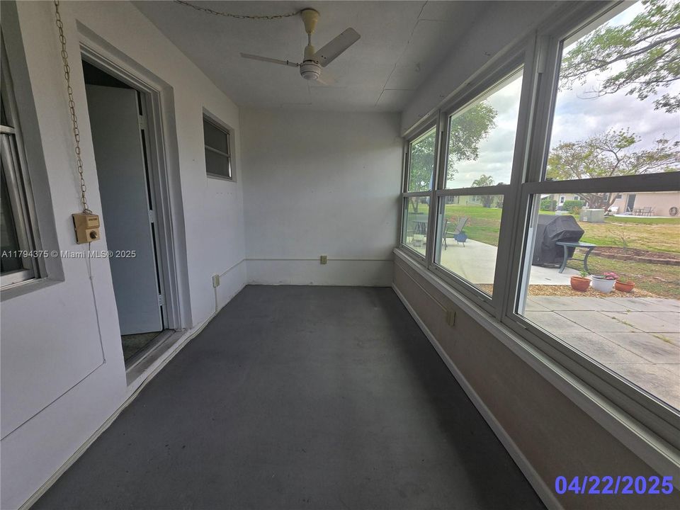 Vendido Recientemente: $105,000 (1 camas, 1 baños, 966 Pies cuadrados)