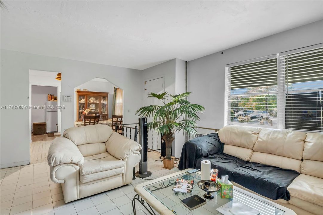 Под контрактом: $106,660 (3 спален, 2 ванн, 1258 Квадратных фут)