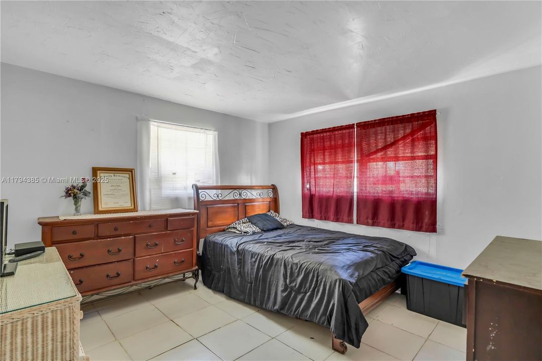 Под контрактом: $106,660 (3 спален, 2 ванн, 1258 Квадратных фут)