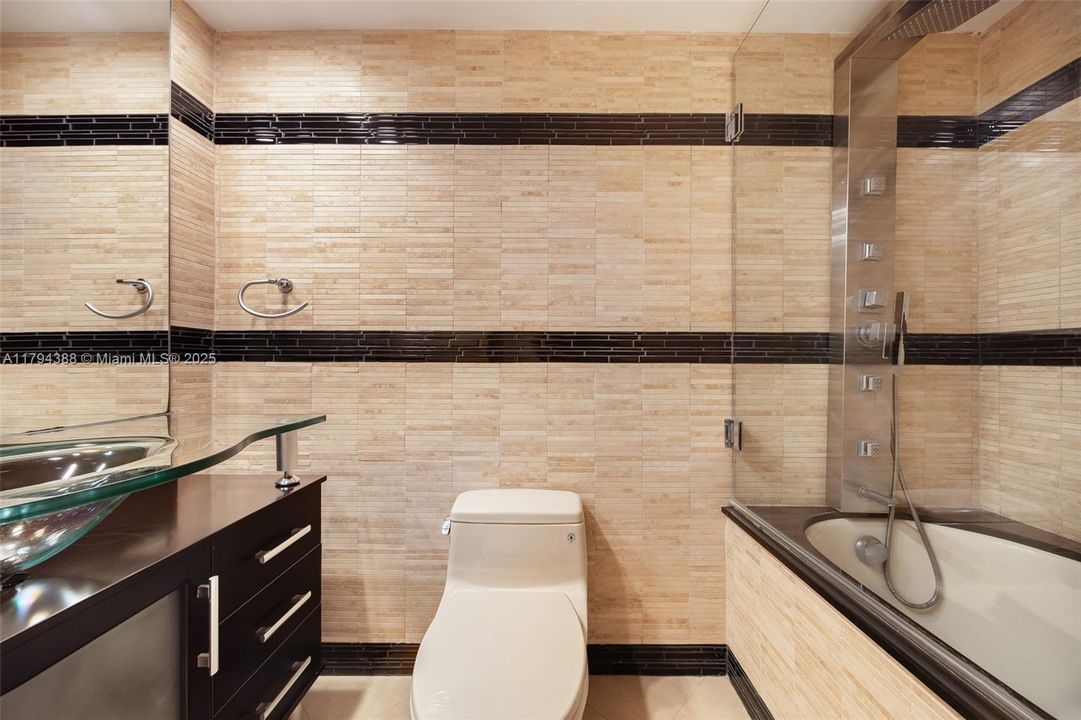 En Venta: $849,000 (1 camas, 2 baños, 1025 Pies cuadrados)