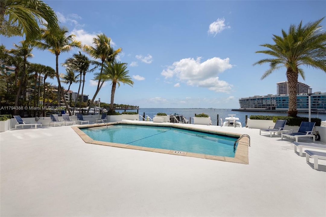 En Venta: $849,000 (1 camas, 2 baños, 1025 Pies cuadrados)