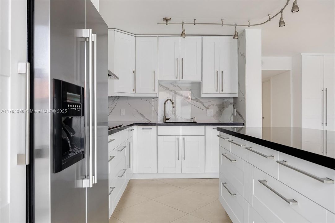 En Venta: $849,000 (1 camas, 2 baños, 1025 Pies cuadrados)