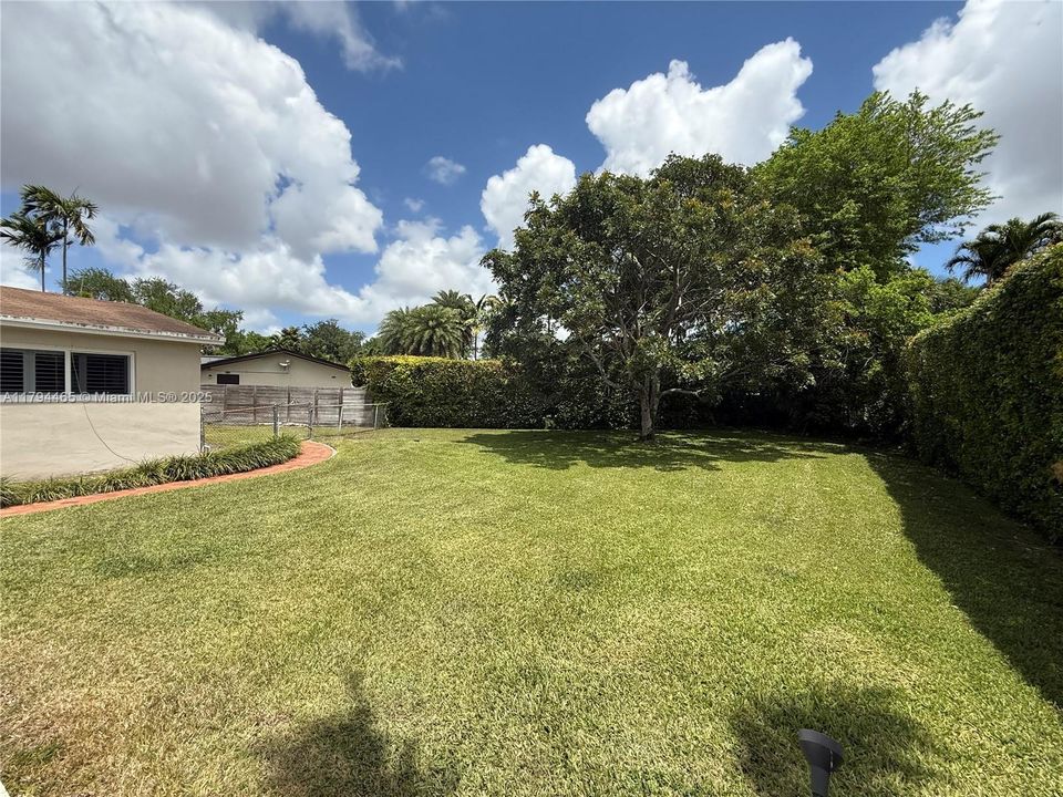 Recently Sold: $979,000 (3 beds, 2 baths, 1701 Square Feet)