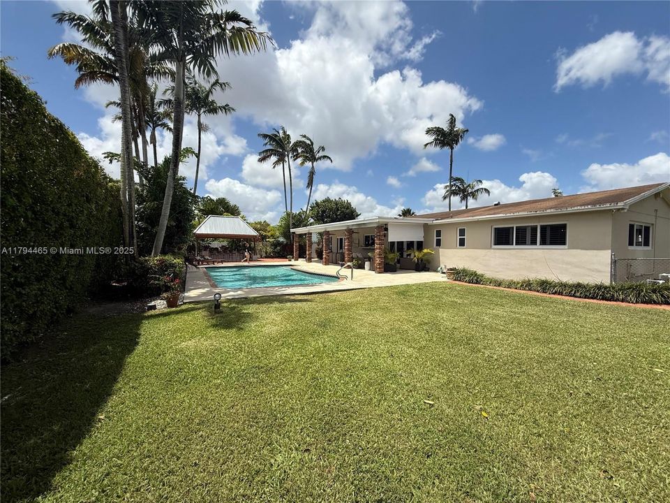 Recently Sold: $979,000 (3 beds, 2 baths, 1701 Square Feet)