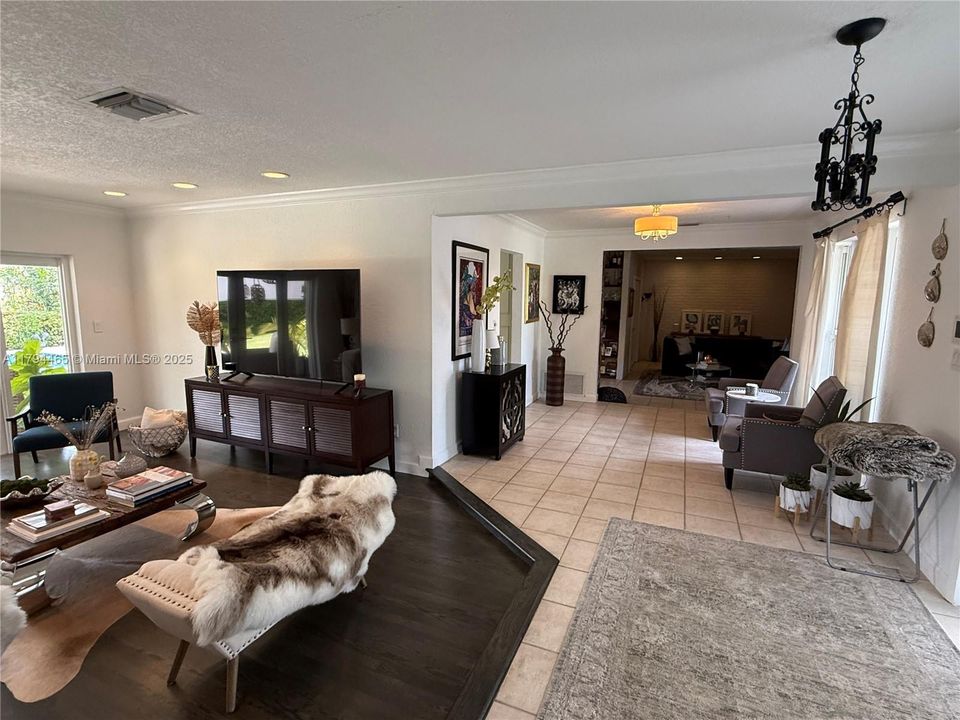 Recently Sold: $979,000 (3 beds, 2 baths, 1701 Square Feet)