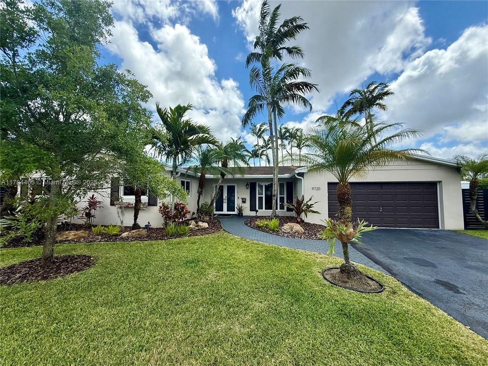 Recently Sold: $979,000 (3 beds, 2 baths, 1701 Square Feet)