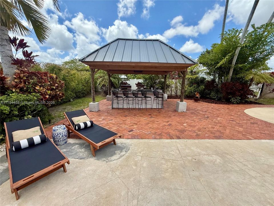 Recently Sold: $979,000 (3 beds, 2 baths, 1701 Square Feet)