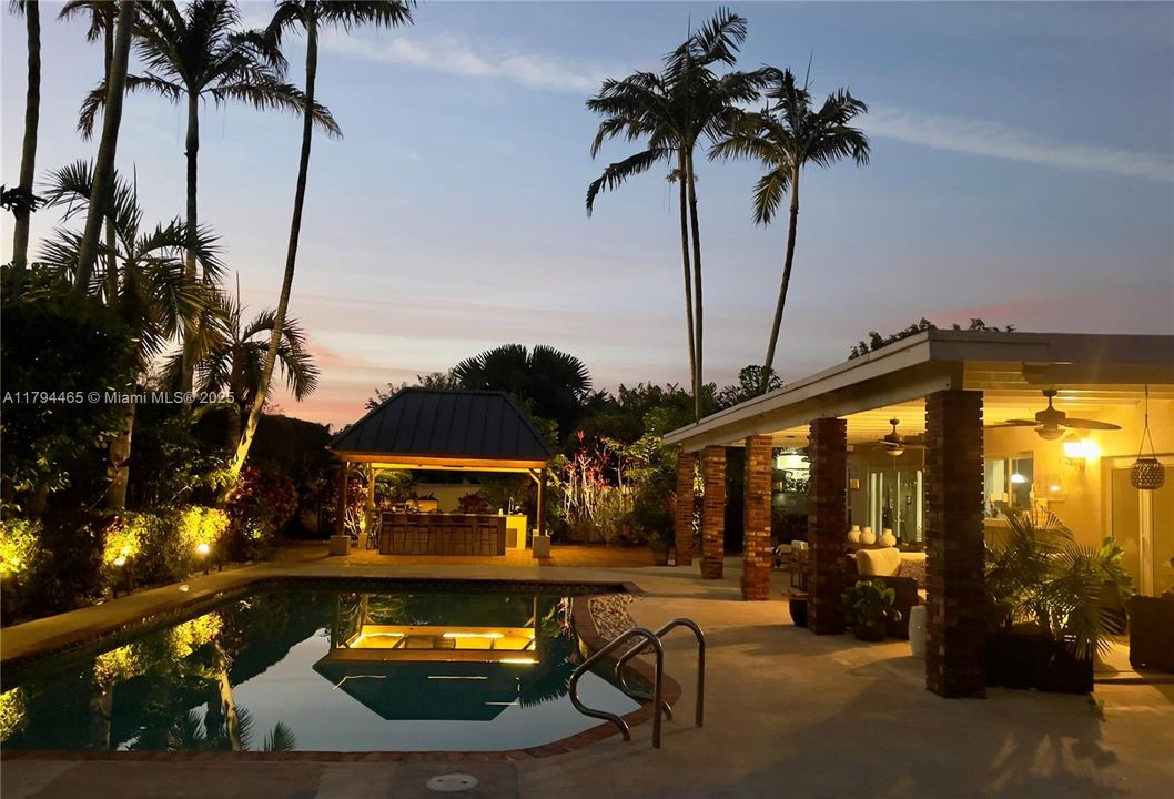 Recently Sold: $979,000 (3 beds, 2 baths, 1701 Square Feet)