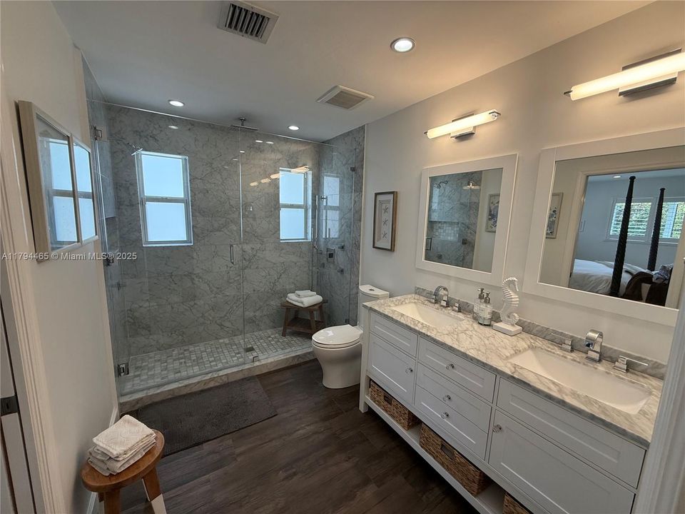 Recently Sold: $979,000 (3 beds, 2 baths, 1701 Square Feet)