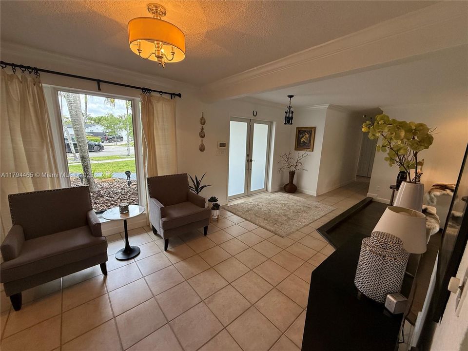 Recently Sold: $979,000 (3 beds, 2 baths, 1701 Square Feet)