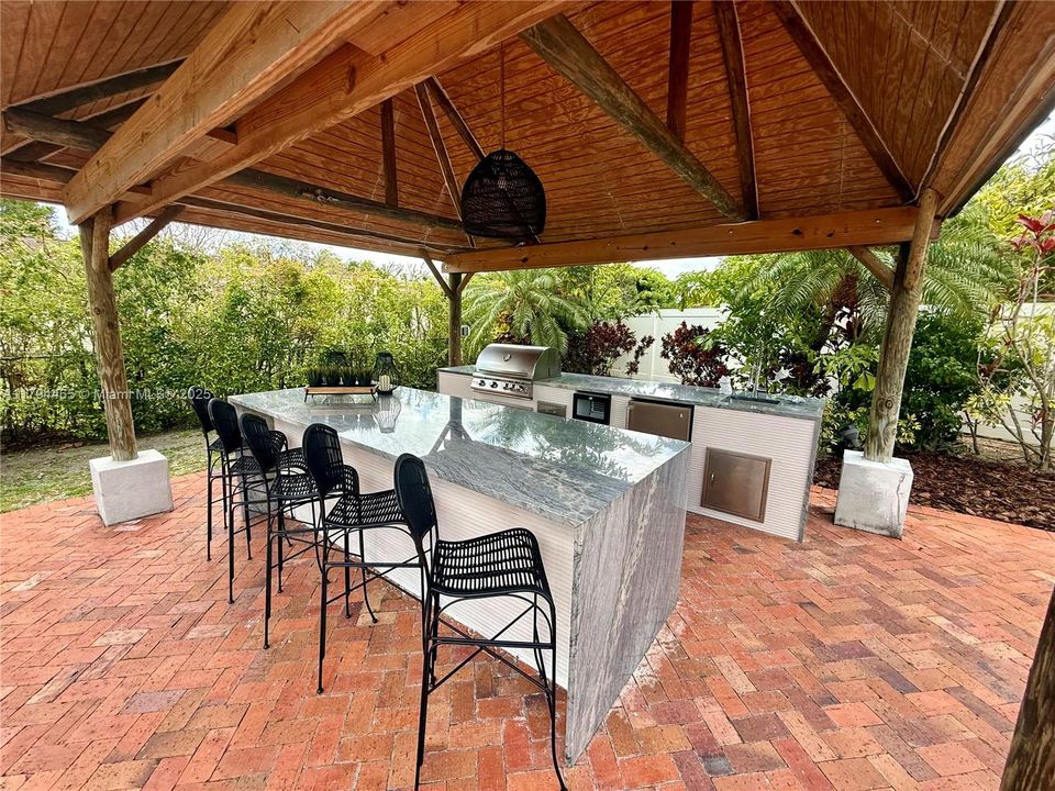 Recently Sold: $979,000 (3 beds, 2 baths, 1701 Square Feet)