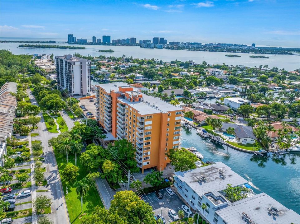 Recently Rented: $1,850 (1 beds, 1 baths, 720 Square Feet)