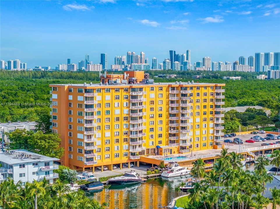 Recently Rented: $1,850 (1 beds, 1 baths, 720 Square Feet)